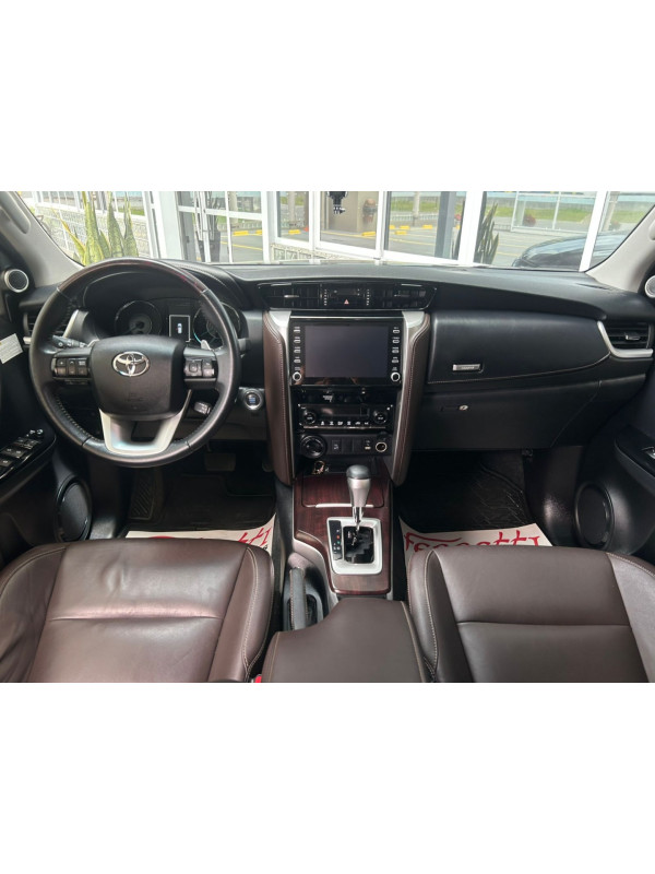 TOYOTA Hilux SW4 2.8 16V 4P SRX 4X4 7 LUGARES TURBO DIESEL AUTOMÁTICO