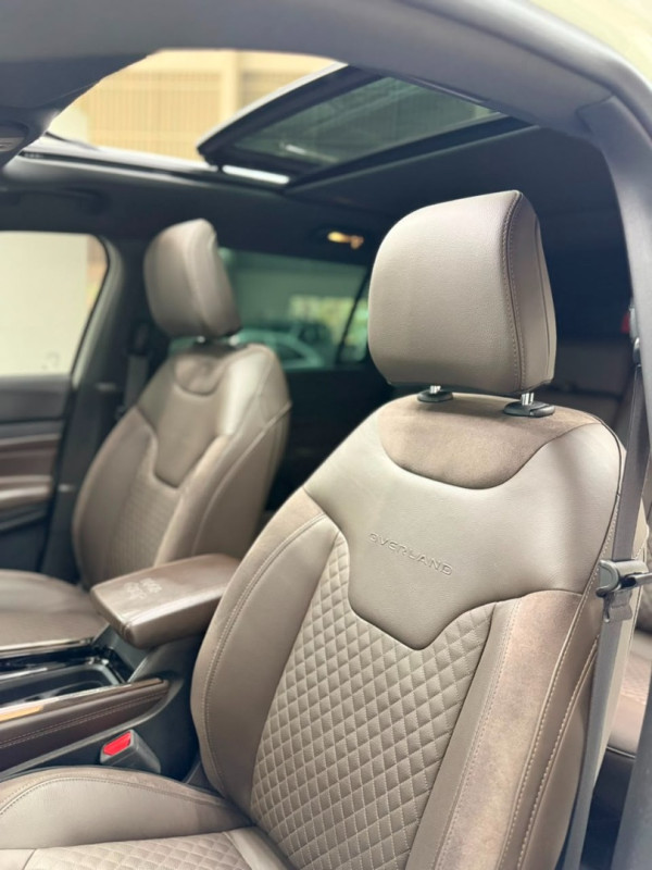 JEEP Commander 2.2 TURBO DIESEL OVERLAND 4X4 AUTOMÁTICO AT9
