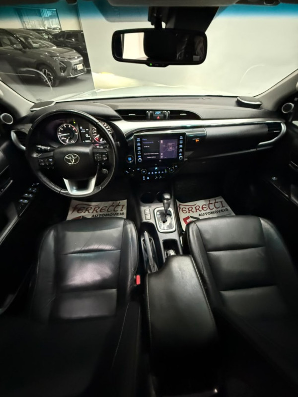 TOYOTA Hilux Caminhonete 2.8 16V SRX 4X4 DIESEL CABINE DUPLA AUTOMÁTICO