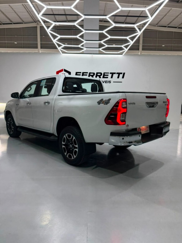 TOYOTA Hilux Caminhonete 2.8 16V SRX 4X4 TURBO DIESEL CABINE DUPLA AUTOMÁTICO