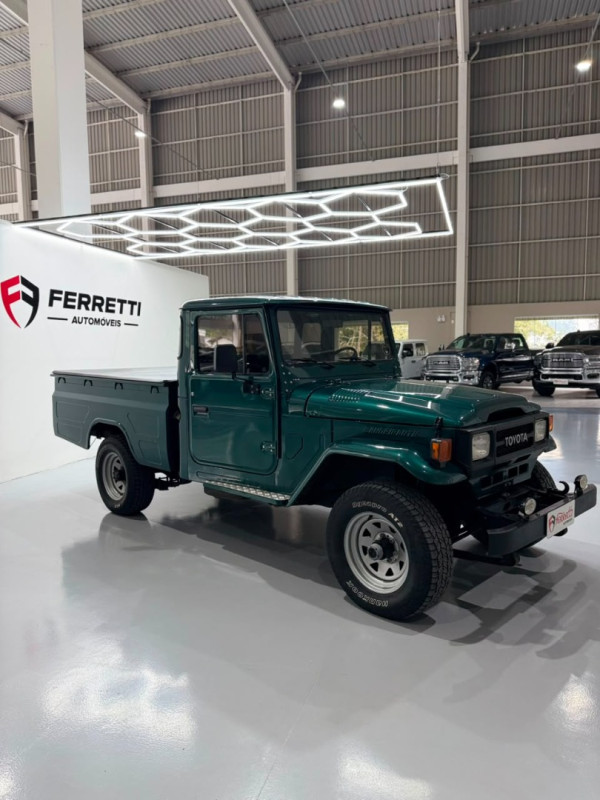 TOYOTA Bandeirante 3.7 4X4 DIESEL TETO RÍGIDO