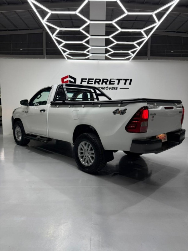 TOYOTA Hilux Caminhonete 2.8 4X4 DIESEL CABINE SIMPLES