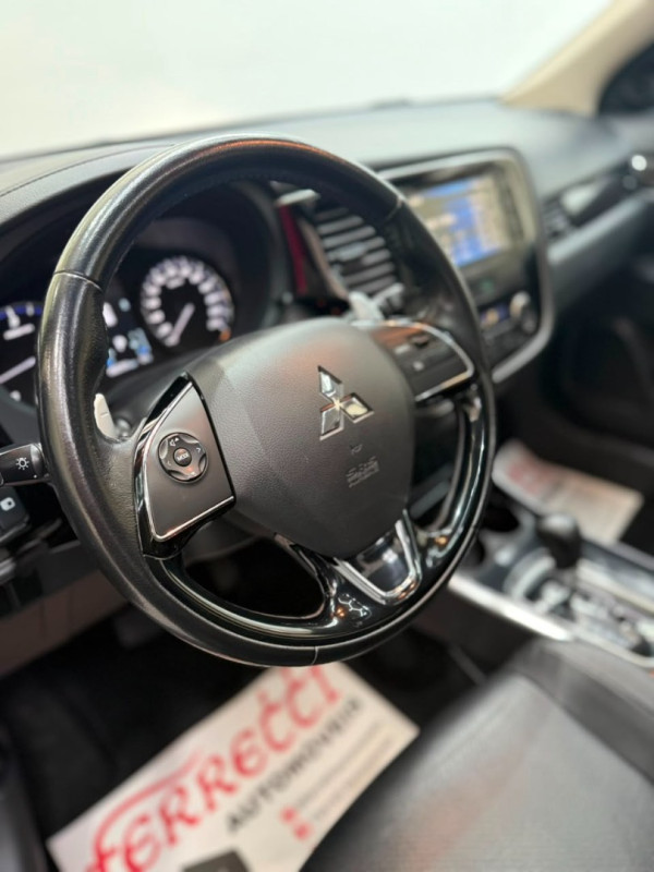 MITSUBISHI Outlander 2.2 16V 4P 4X4 DIESEL AUTOMÁTICO