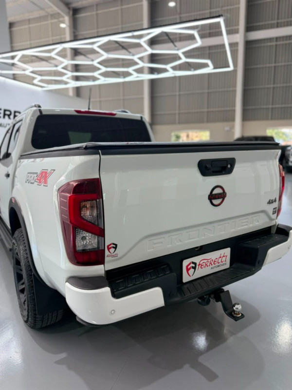NISSAN Frontier 2.3 16V PRO4X CABINE DUPLA 4X4 BI-TURBO DIESEL AUTOMÁTICO
