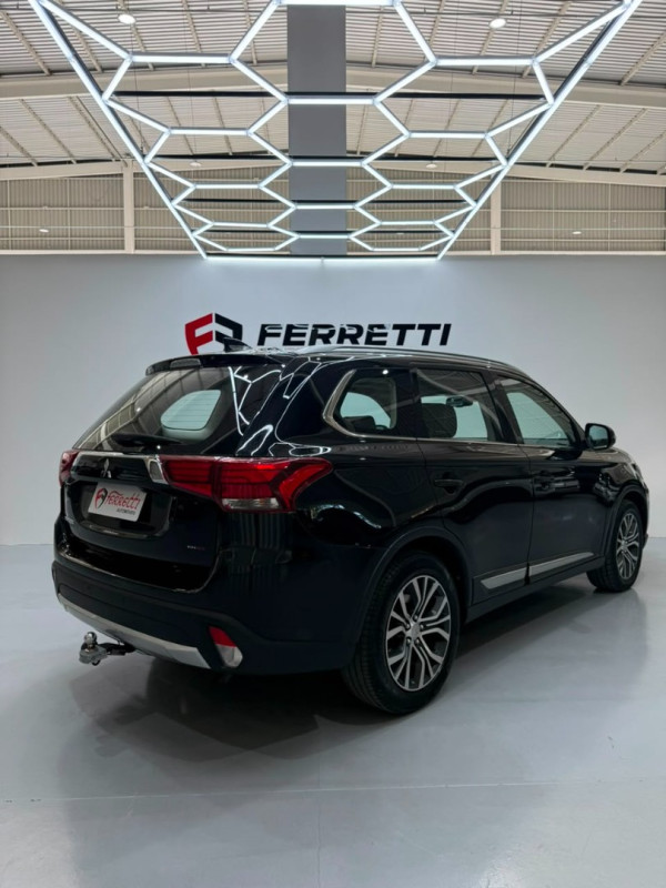 MITSUBISHI Outlander 2.2 16V 4P 4X4 DIESEL AUTOMÁTICO