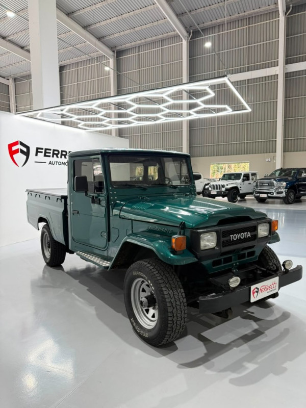 TOYOTA Bandeirante 3.7 4X4 DIESEL TETO RÍGIDO