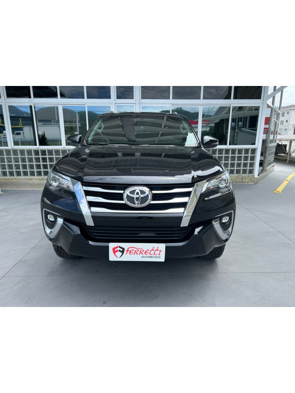 TOYOTA Hilux SW4 2.8 16V 4P SRX 4X4 7 LUGARES TURBO DIESEL AUTOMÁTICO