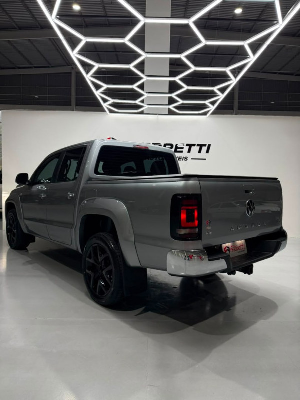 VOLKSWAGEN Amarok 3.0 V6 CABINE DUPLA HIGHLINE 4X4 TURBO INTERCOOLER AUTOMÁTICO