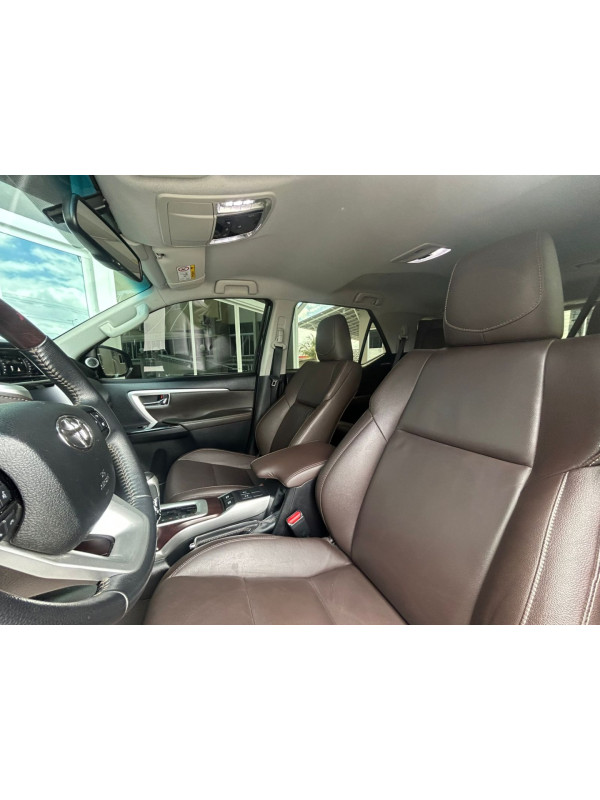 TOYOTA Hilux SW4 2.8 16V 4P SRX 4X4 7 LUGARES TURBO DIESEL AUTOMÁTICO