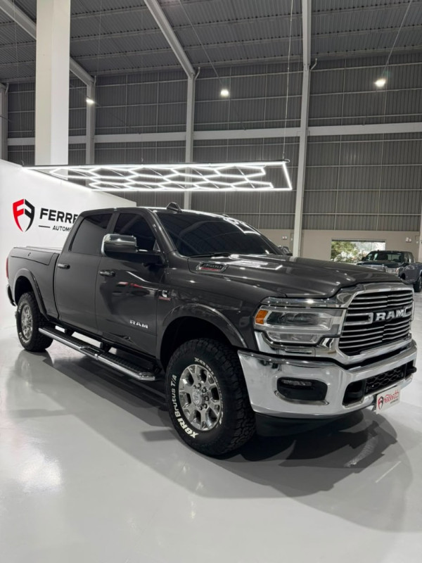 RAM 3500 6.7 I6 LIMITED LARAMIE CABINE DUPLA TURBO DIESEL AUTOMÁTICO