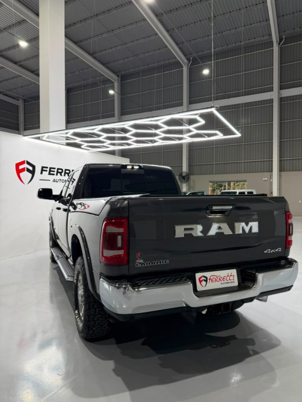 RAM 3500 6.7 I6 LIMITED LARAMIE CABINE DUPLA TURBO DIESEL AUTOMÁTICO
