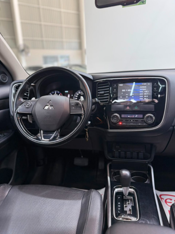 MITSUBISHI Outlander 2.2 16V 4P 4X4 DIESEL AUTOMÁTICO