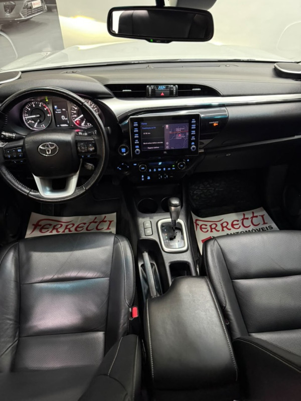 TOYOTA Hilux Caminhonete 2.8 16V SRX 4X4 DIESEL CABINE DUPLA AUTOMÁTICO