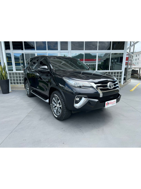 Hilux SW4 2.8 16V 4P SRX 4X4 7 LUGARES TURBO DIESEL AUTOMÁTICO