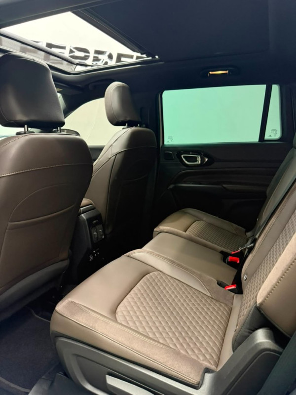 JEEP Commander 2.2 TURBO DIESEL OVERLAND 4X4 AUTOMÁTICO AT9