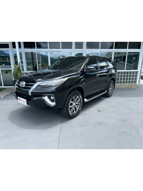 TOYOTA Hilux SW4 2.8 16V 4P SRX 4X4 7 LUGARES TURBO DIESEL AUTOMÁTICO