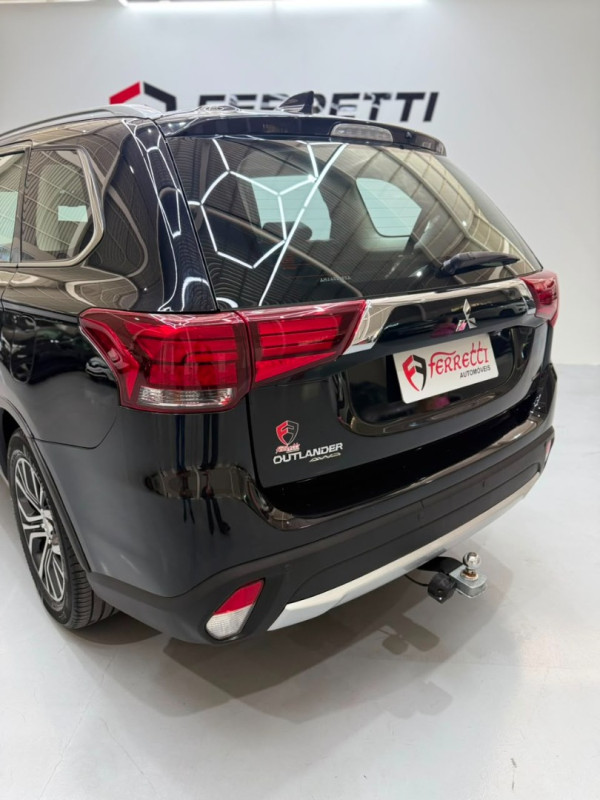 MITSUBISHI Outlander 2.2 16V 4P 4X4 DIESEL AUTOMÁTICO