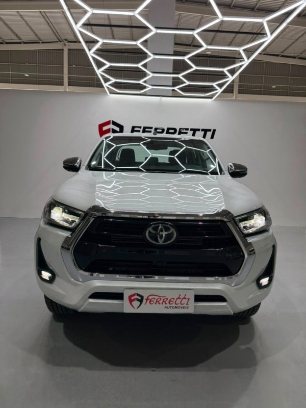 TOYOTA Hilux Caminhonete 2.8 16V SRX 4X4 TURBO DIESEL CABINE DUPLA AUTOMÁTICO