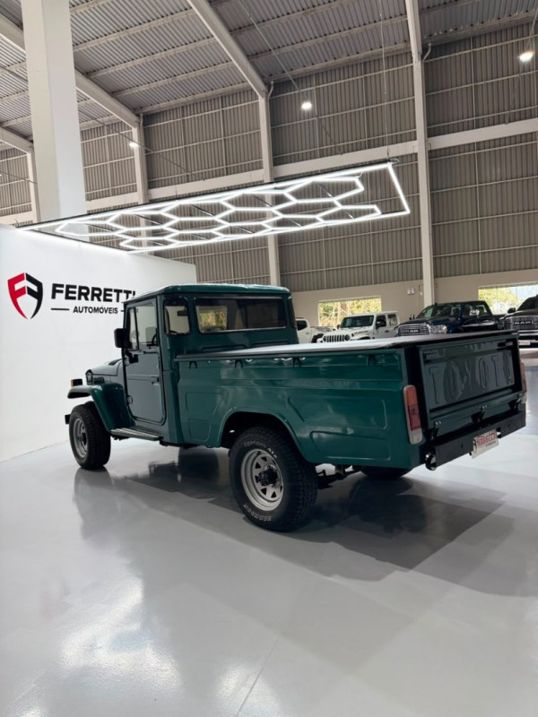 TOYOTA Bandeirante 3.7 4X4 DIESEL TETO RÍGIDO