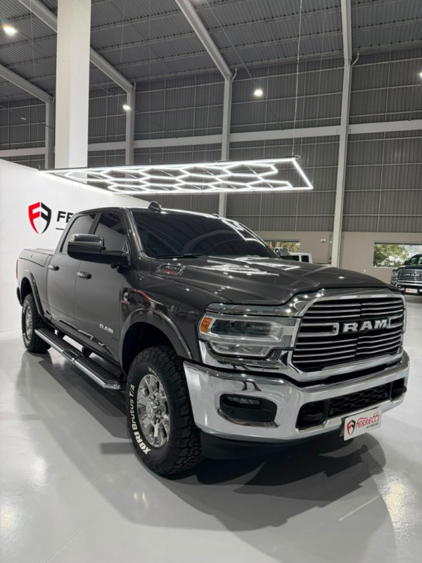 RAM 3500 6.7 I6 LIMITED LARAMIE CABINE DUPLA TURBO DIESEL AUTOMÁTICO