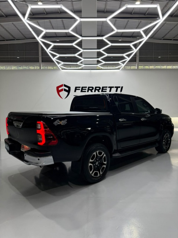 TOYOTA Hilux Caminhonete 2.8 16V SRX 4X4 TURBO DIESEL CABINE DUPLA AUTOMÁTICO