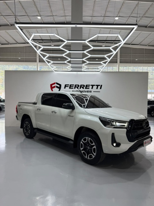 Hilux Caminhonete 2.8 16V SRX 4X4 DIESEL CABINE DUPLA AUTOMÁTICO