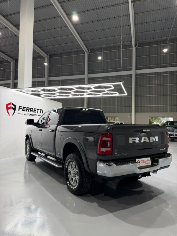 RAM 3500 6.7 I6 LIMITED LARAMIE CABINE DUPLA TURBO DIESEL AUTOMÁTICO