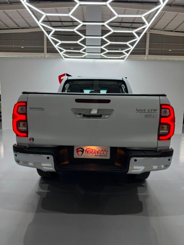 TOYOTA Hilux Caminhonete 2.8 16V SRX 4X4 TURBO DIESEL CABINE DUPLA AUTOMÁTICO