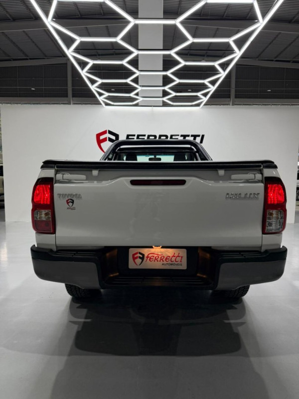 TOYOTA Hilux Caminhonete 2.8 4X4 DIESEL CABINE SIMPLES