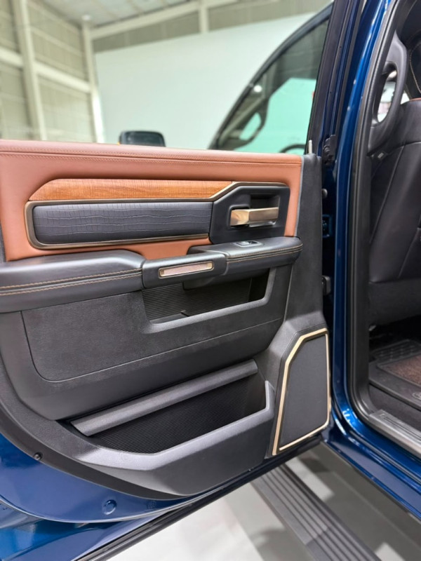RAM 3500 6.7 I6 LIMITED LONG HORN CABINE DUPLA 4X4 TURBO DIESEL AUTOMÁTICO