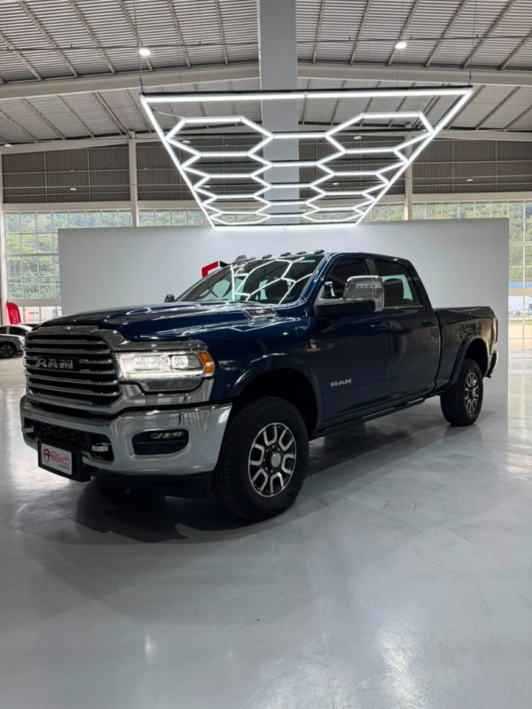 RAM 3500 6.7 I6 LIMITED LONG HORN CABINE DUPLA 4X4 TURBO DIESEL AUTOMÁTICO