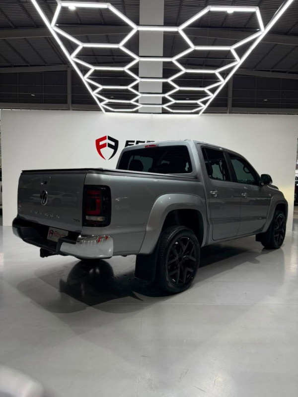 VOLKSWAGEN Amarok 3.0 V6 CABINE DUPLA HIGHLINE 4X4 TURBO INTERCOOLER AUTOMÁTICO