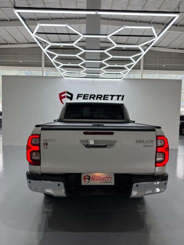 TOYOTA Hilux Caminhonete 2.8 16V SRX 4X4 DIESEL CABINE DUPLA AUTOMÁTICO