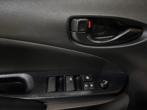 TOYOTA Yaris Sedan 1.5 16V 4P FLEX XL LIVE MULTIDRIVE AUTOMÁTICO CVT