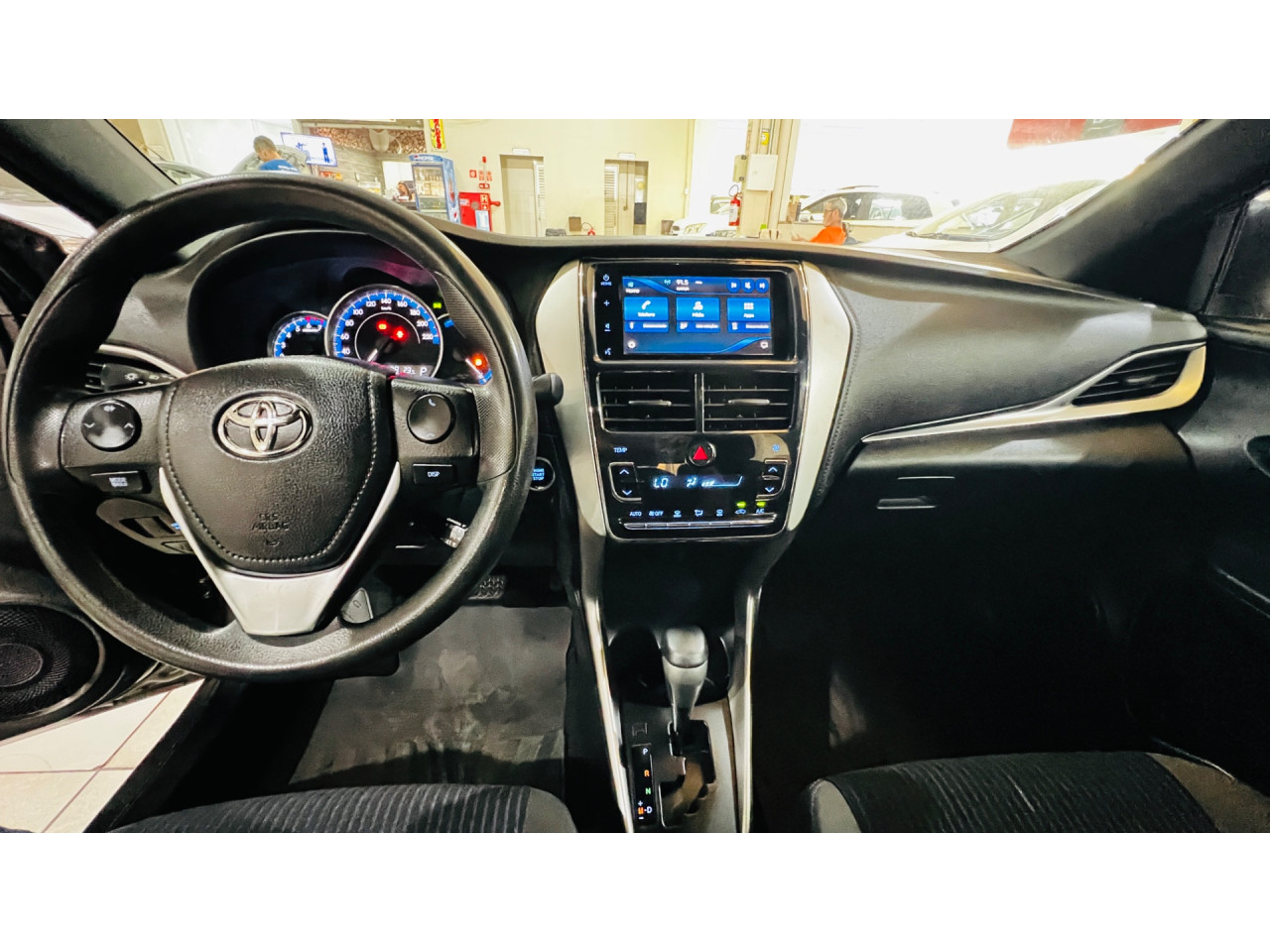 Yaris Hatch 1.5 16V 4P FLEX XL MULTIDRIVE AUTOMÁTICO CVT