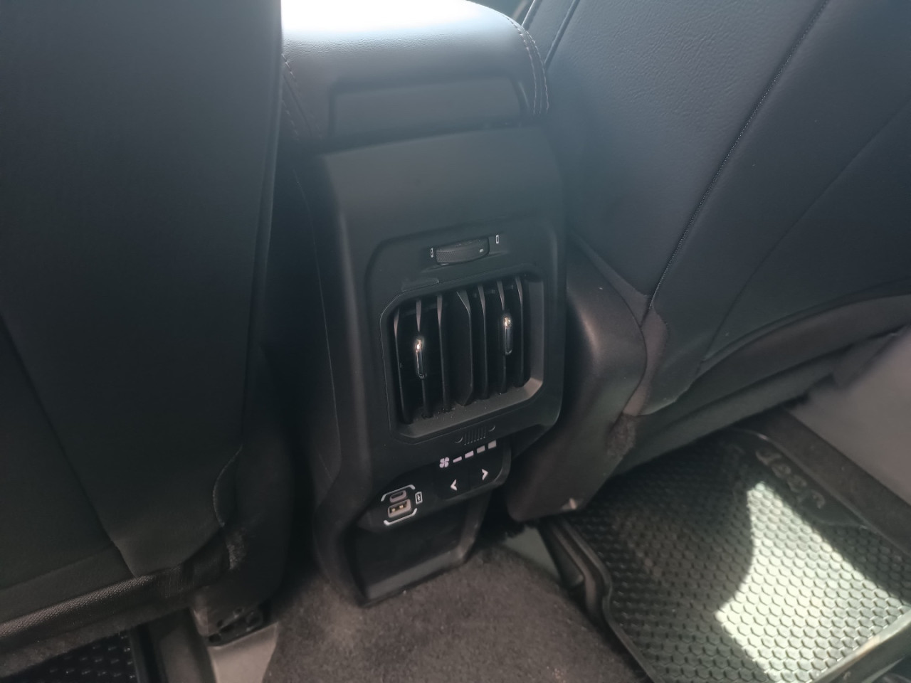 JEEP Commander 2.0 16V 4P TD380 LIMITED TURBO DIESEL AUTOMÁTICO