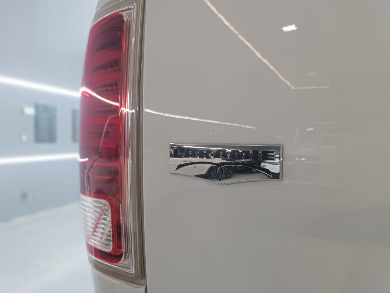 Classic 5.7 V8 32V 4P HEMI LARAMIE AUTOMÁTICO
