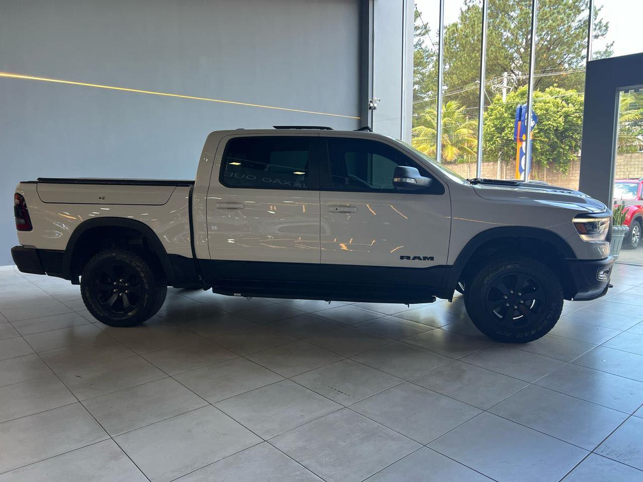 1500 5.7 V8 REBEL CABINE DUPLA 4X4 AUTOMÁTICO