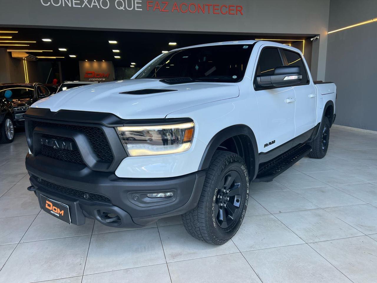 1500 5.7 V8 REBEL CABINE DUPLA 4X4 AUTOMÁTICO