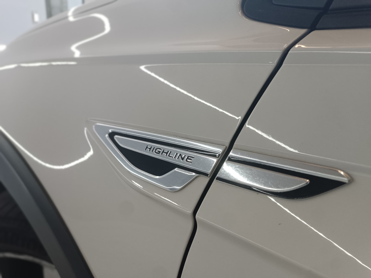 VOLKSWAGEN Nivus 1.0 4P FLEX 200 TSI HIGHLINE TURBO AUTOMÁTICO