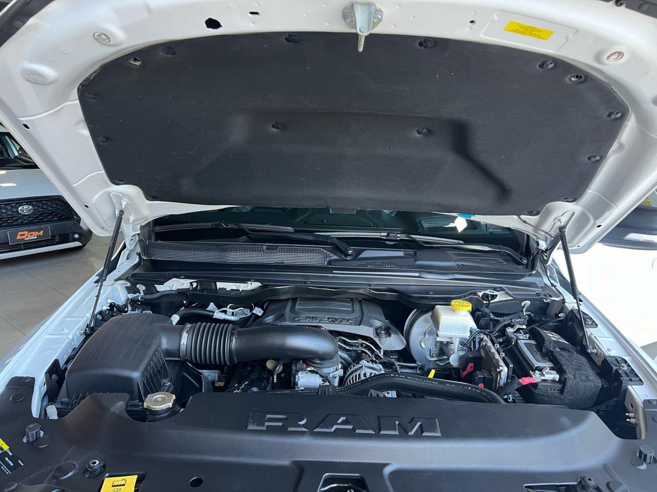 1500 5.7 V8 REBEL CABINE DUPLA 4X4 AUTOMÁTICO