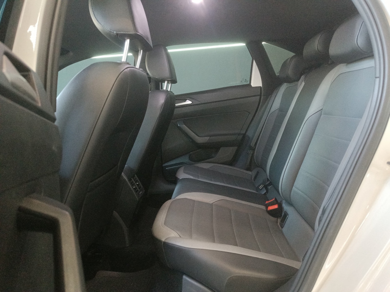 VOLKSWAGEN Nivus 1.0 4P FLEX 200 TSI HIGHLINE TURBO AUTOMÁTICO