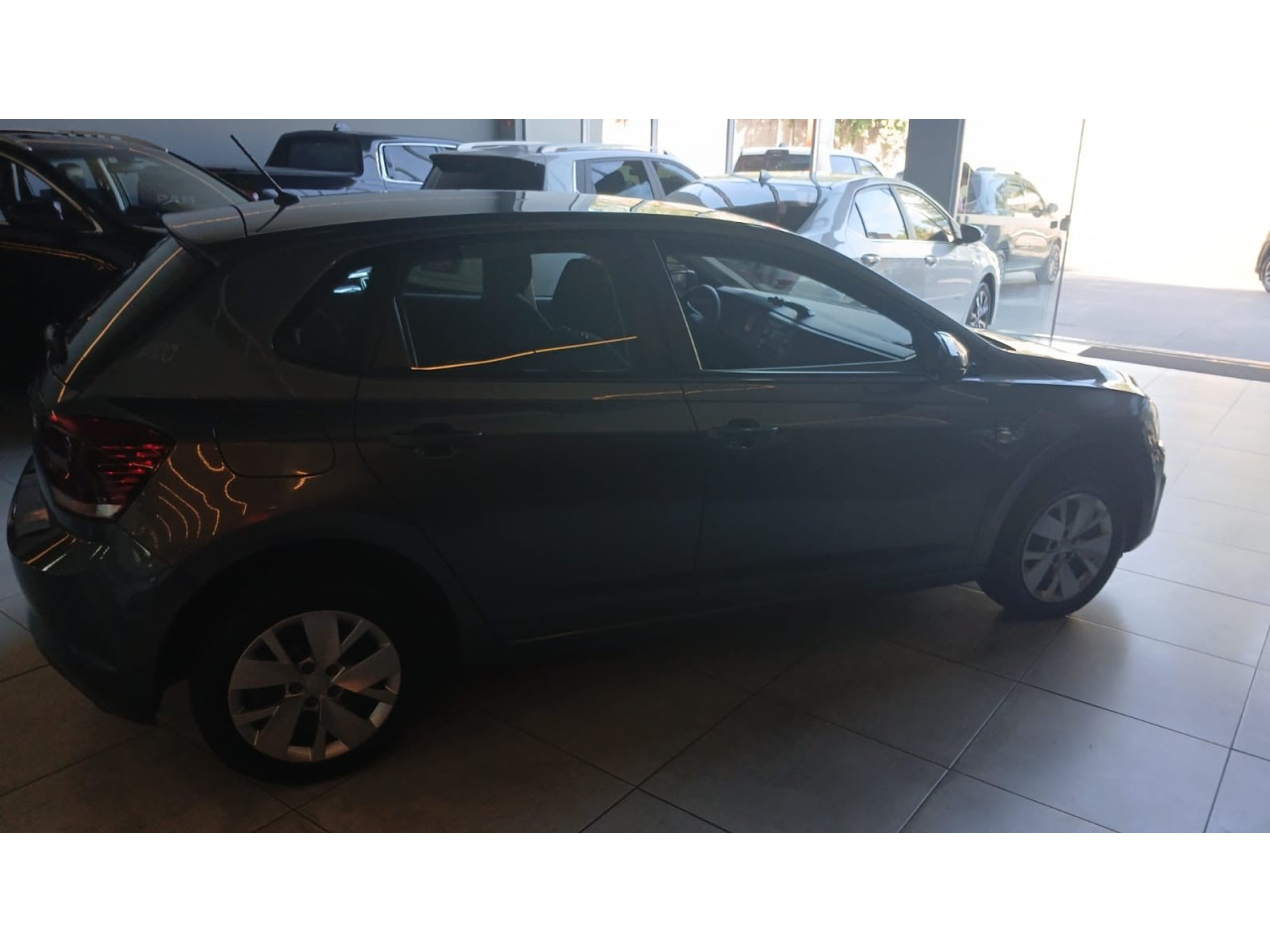 Polo Hatch 1.0 4P MPI