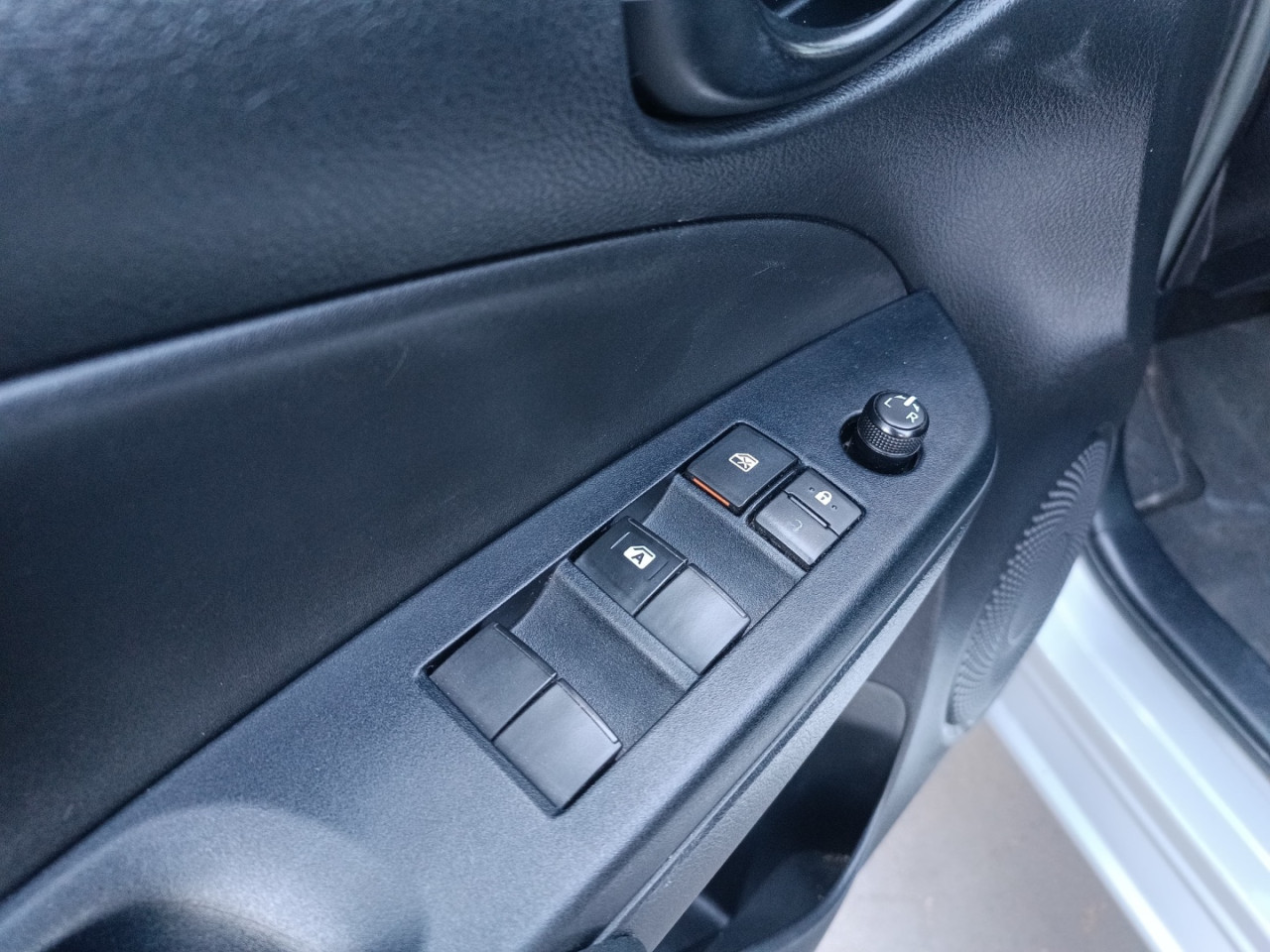 Yaris Sedan 1.5 16V 4P FLEX XL LIVE MULTIDRIVE AUTOMÁTICO CVT