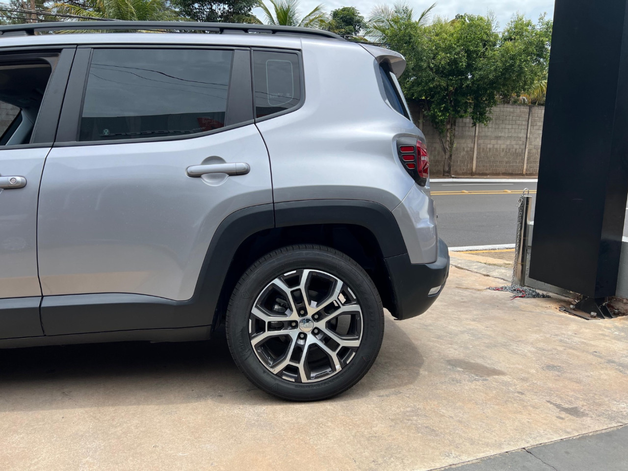 JEEP Renegade 1.3 16V 4P FLEX T270 LONGITUDE TURBO AUTOMÁTICO