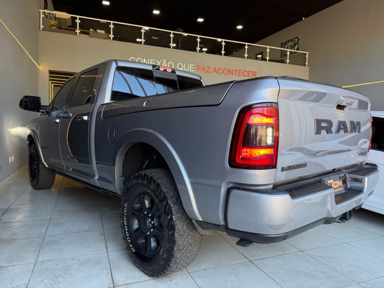 2500 6.7 I6 24V SLT CABINE DUPLA TURBO DIESEL LARAMIE 4X4 AUTOMÁTICO