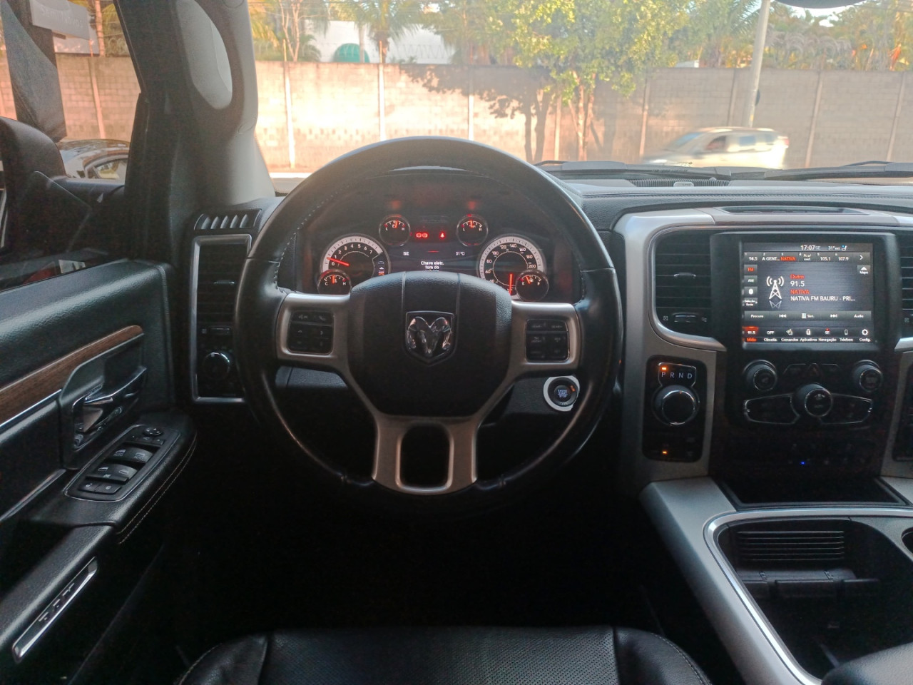 Classic 5.7 V8 32V 4P HEMI LARAMIE AUTOMÁTICO