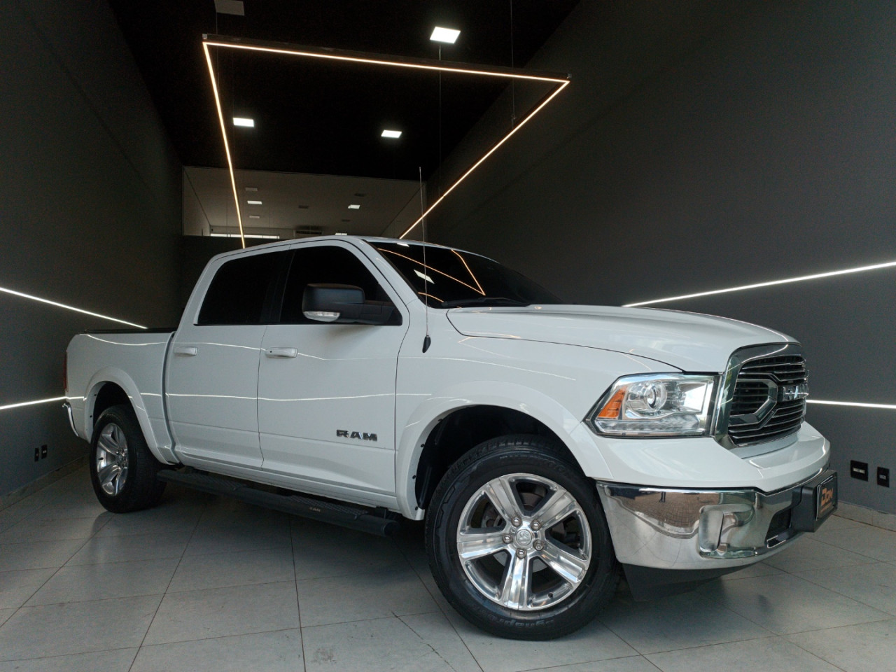 Classic 5.7 V8 32V 4P HEMI LARAMIE AUTOMÁTICO