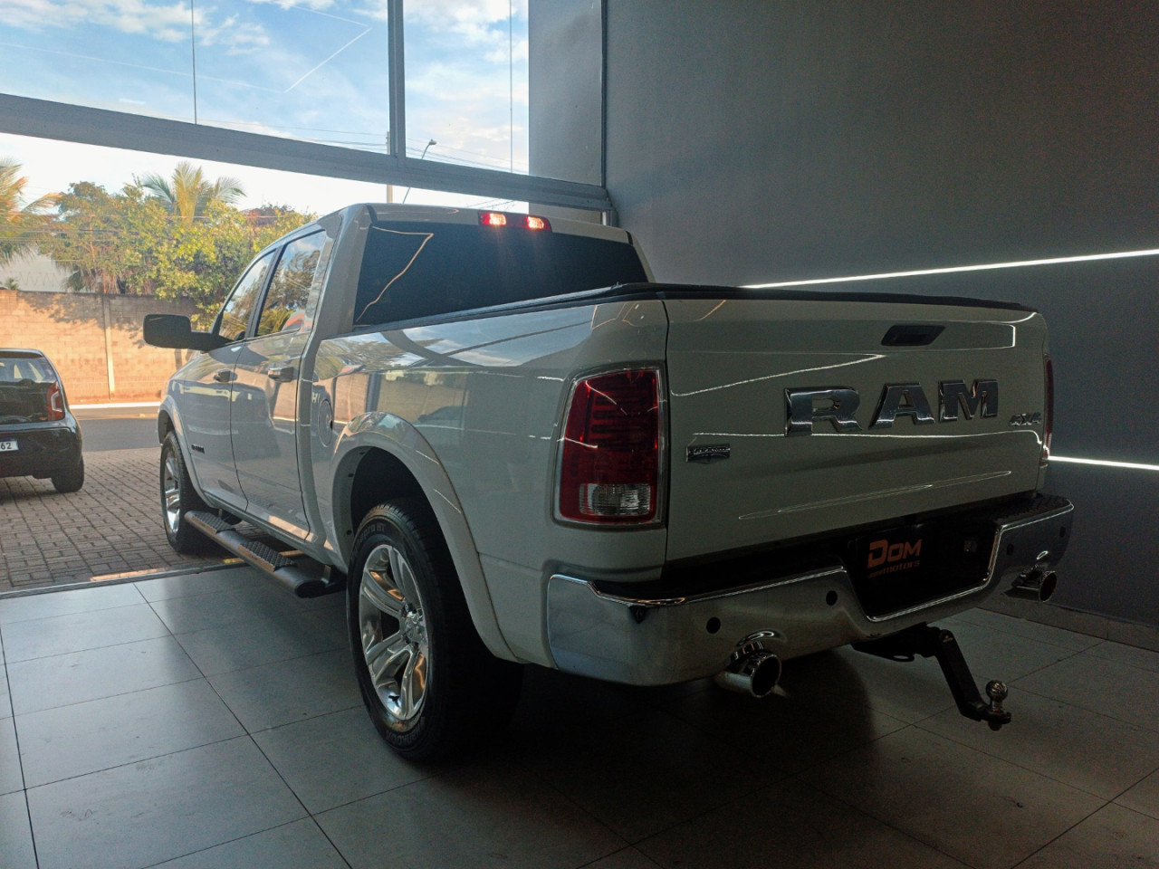 Classic 5.7 V8 32V 4P HEMI LARAMIE AUTOMÁTICO
