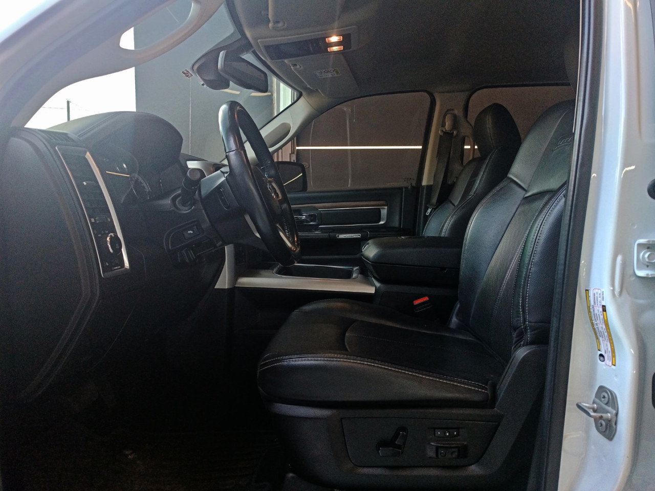 Classic 5.7 V8 32V 4P HEMI LARAMIE AUTOMÁTICO